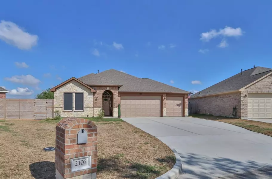 2107 Loc Loma LN, La Porte, TX 77571