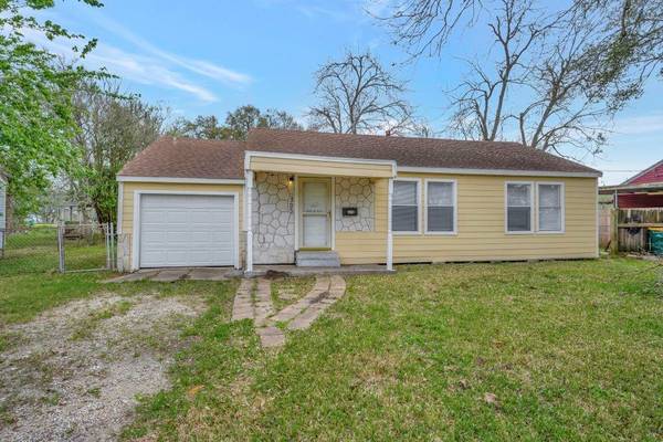 305 Avenue B, La Marque, TX 77568