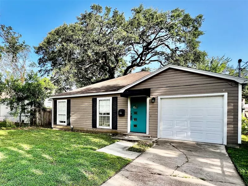 906 Eleanor ST, Houston, TX 77009