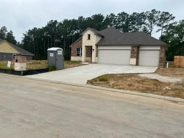 17 Cloverleaf CT, Magnolia, TX 77355