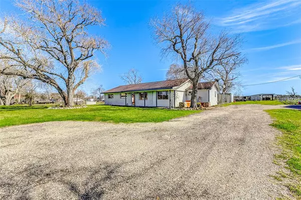 5103 County Road 182, Alvin, TX 77511