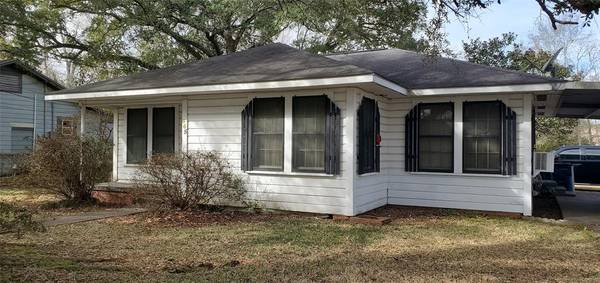 665 N 10th ST, Silsbee, TX 77656