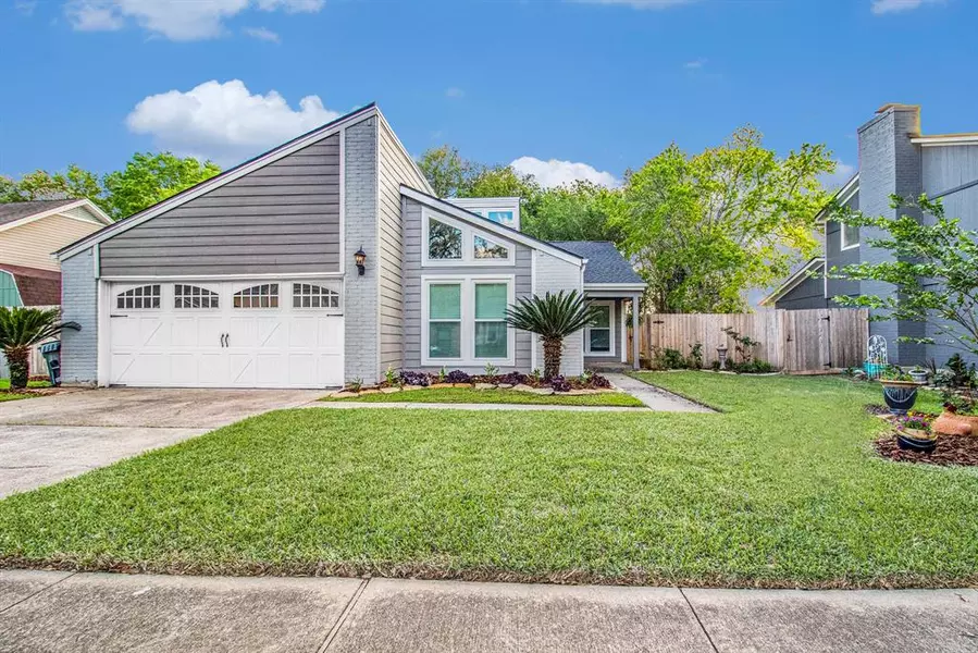 2422 Parkview DR, Pearland, TX 77581