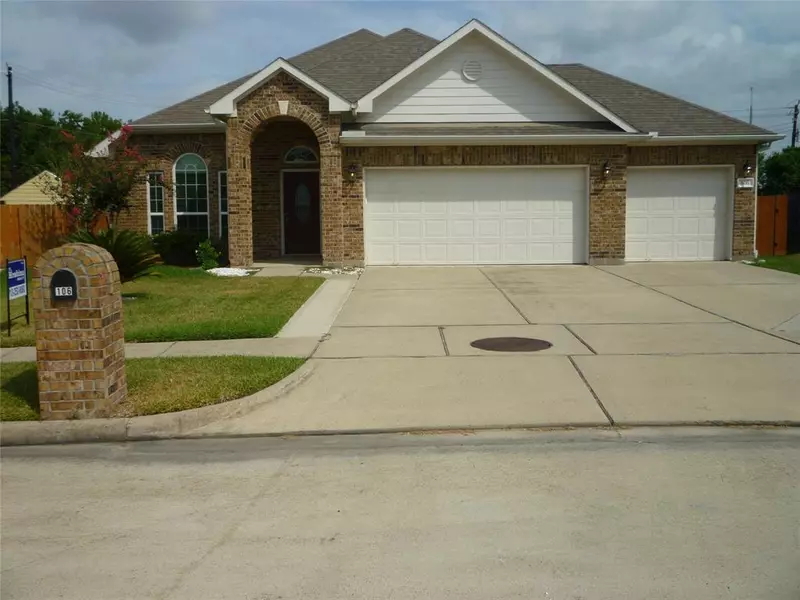 106 Persimmon DR, Baytown, TX 77520