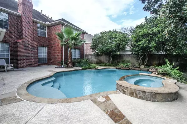 34 Rippling Creek DR, Sugar Land, TX 77479