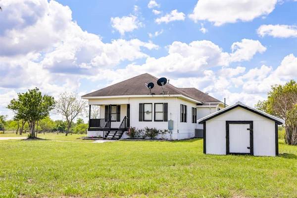 1826 County Road 164, Hallettsville, TX 77964