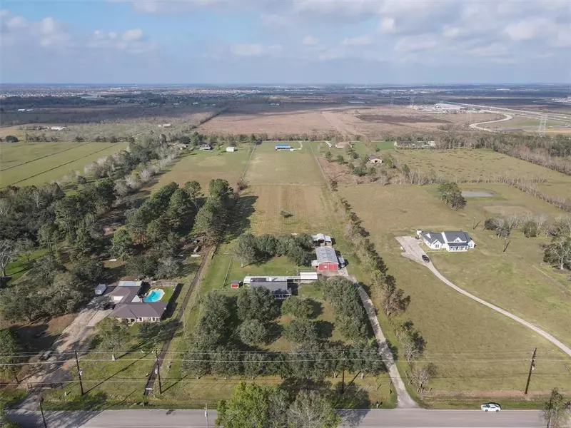 2711 County Road 62, Rosharon, TX 77583