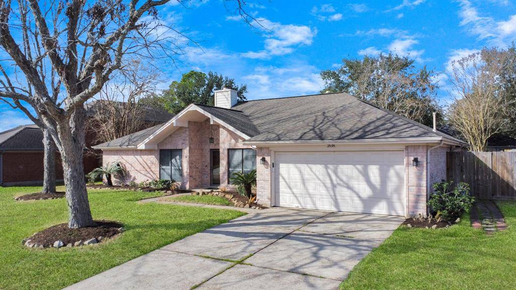 2518 Walnut Grove CT, Pearland, TX 77584