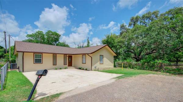 Clute, TX 77531,600 West ST