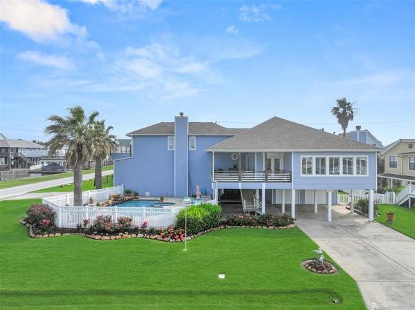 3919 Navarro DR, Galveston, TX 77554