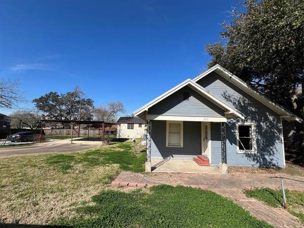 220 S Tesch ST, Bellville, TX 77418