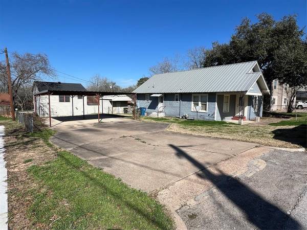 Bellville, TX 77418,220 S Tesch ST