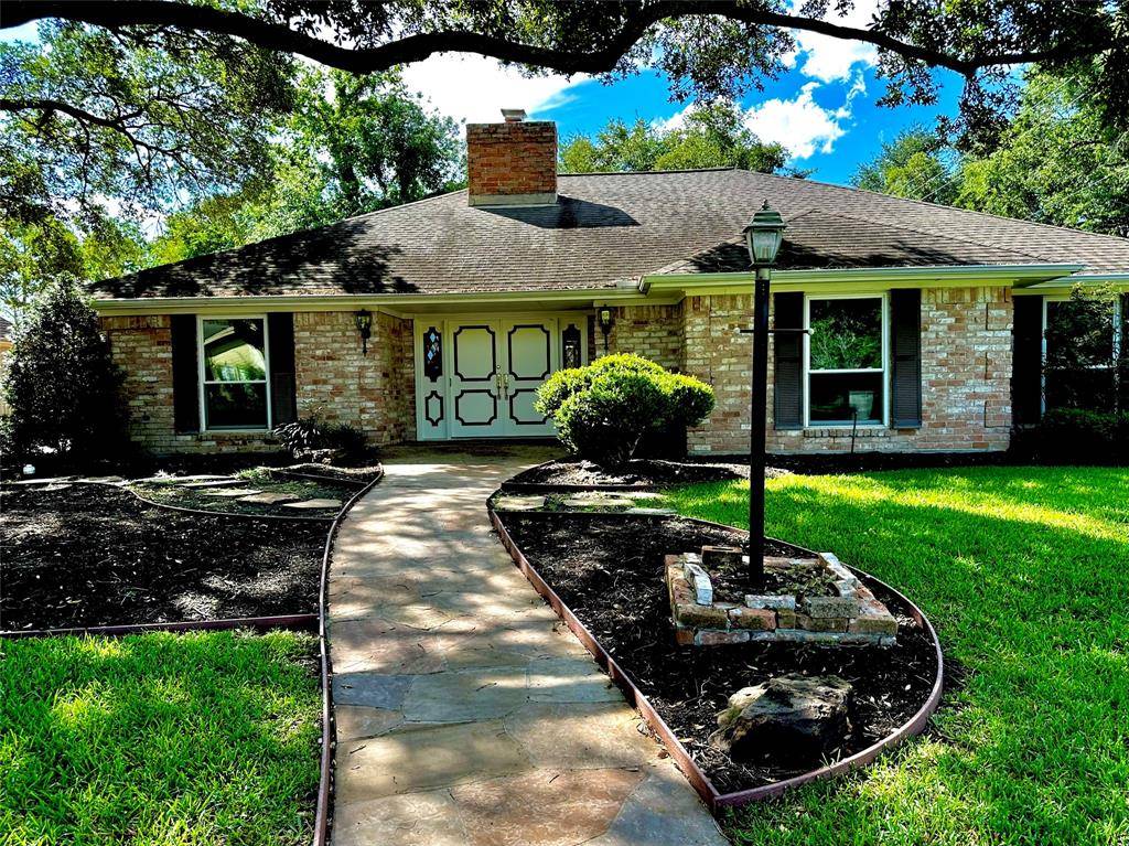 3007 Broadmoor DR, Sugar Land, TX 77478