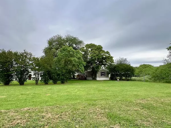 10028 Longpoint RD, Burton, TX 77835