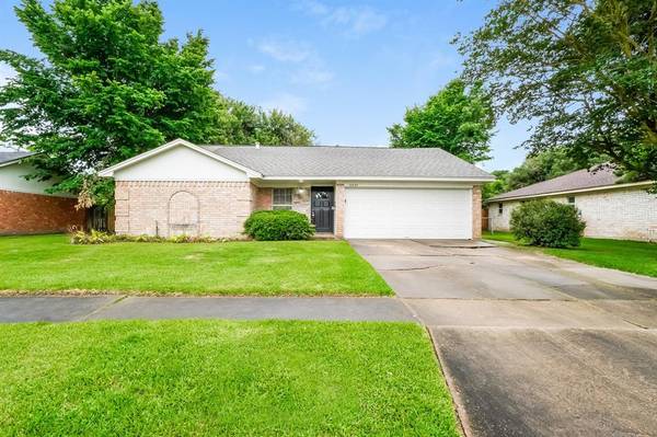 10430 Rustic Gate RD, La Porte, TX 77571