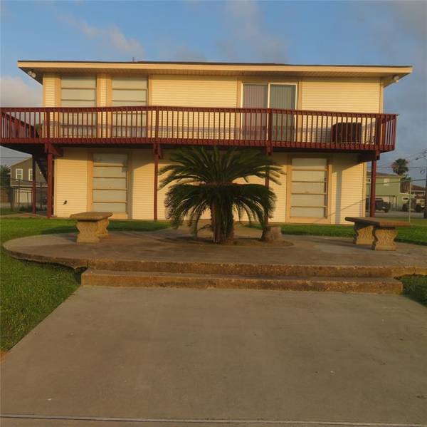 60 Tarpon ST, Bayou Vista, TX 77563