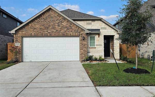 7446 Sunlit Harbor DR, Cypress, TX 77433