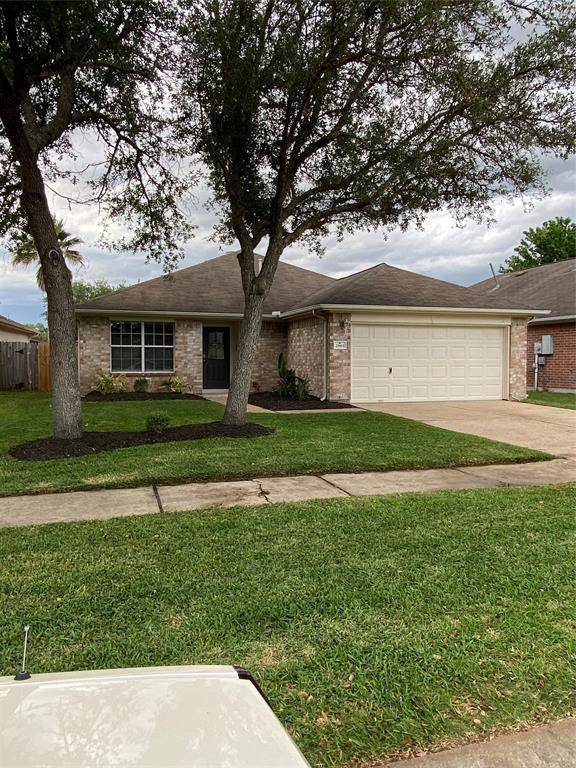 2883 Sun River LN, Dickinson, TX 77539