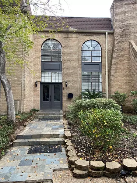 6 Bayou Pointe DR, Houston, TX 77063