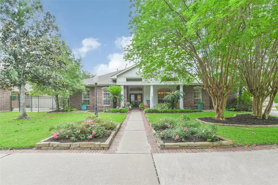 11 Marys Creek LN, Friendswood, TX 77546