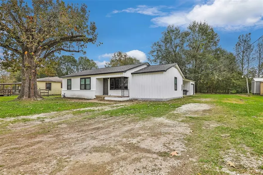 193 County Road 2359, Hardin, TX 77575