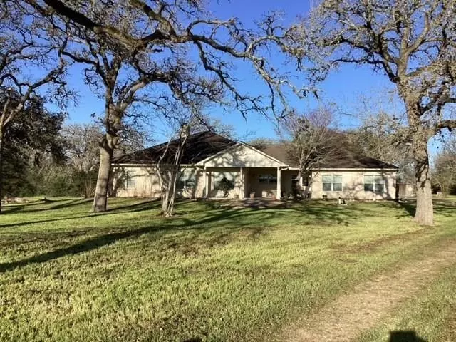 2146 CR 201 RD, Weimar, TX 78962