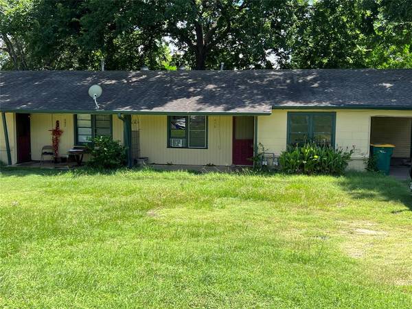 482 Ellinger, La Grange, TX 78945