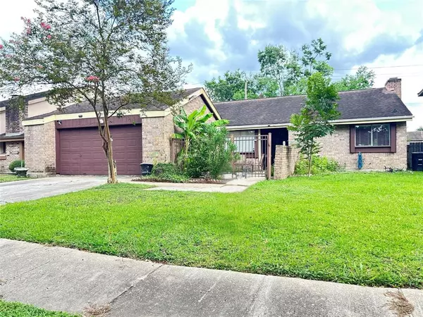 7619 Secretariat LN, Houston, TX 77071