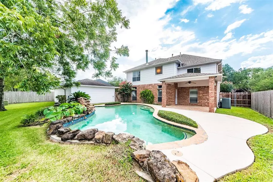 505 Regency CT, Friendswood, TX 77546