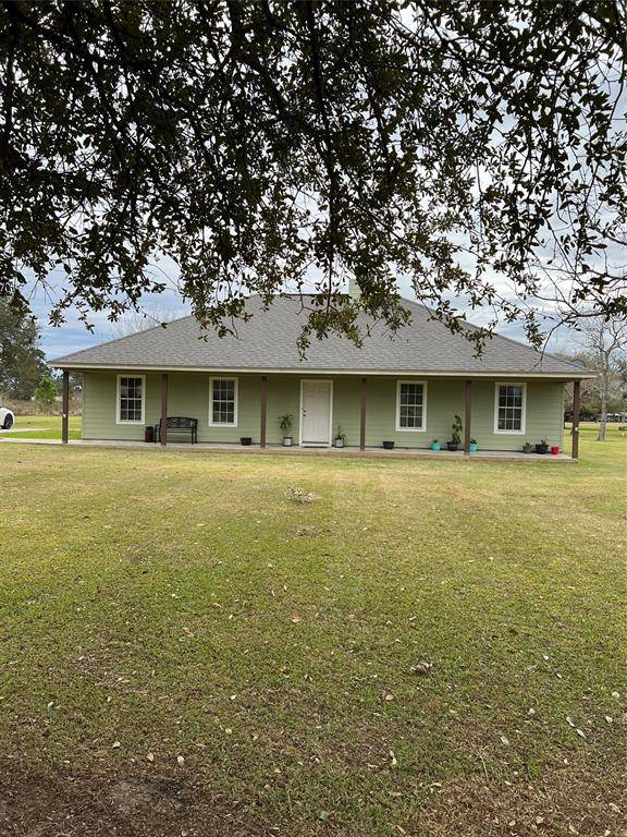 916 Cook RD, Winnie, TX 77665