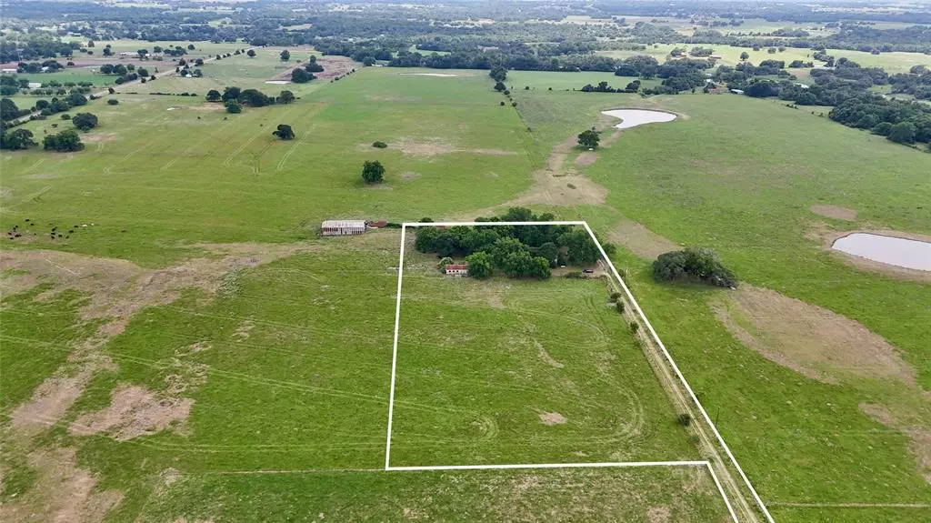 1024 E Sedan RD, Weimar, TX 78962