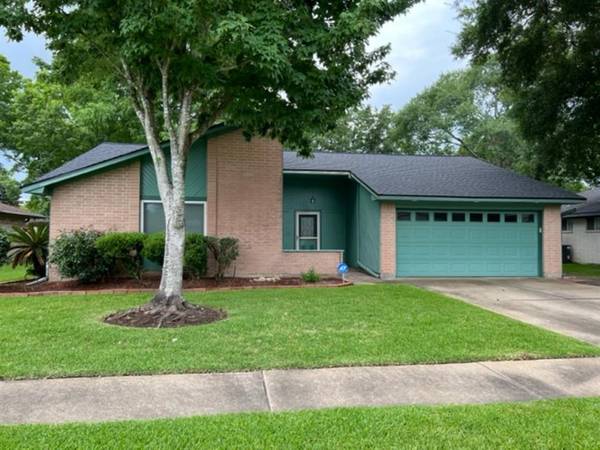 2104 Moss Creek LN, Pearland, TX 77581