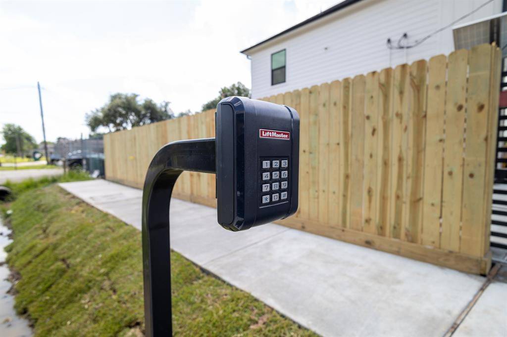 Houston, TX 77033,5036 Mallow ST