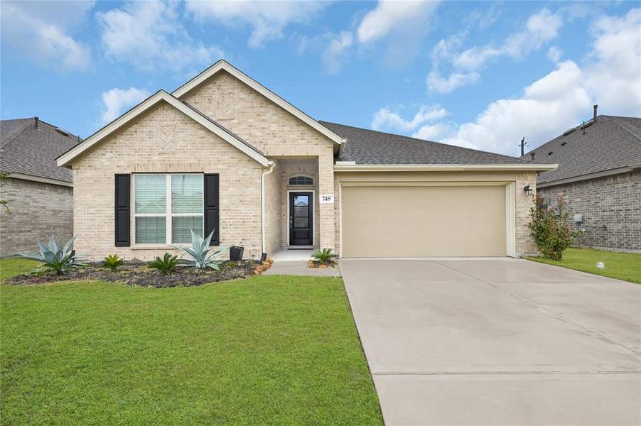 748 Willow Harbor LN, La Marque, TX 77568