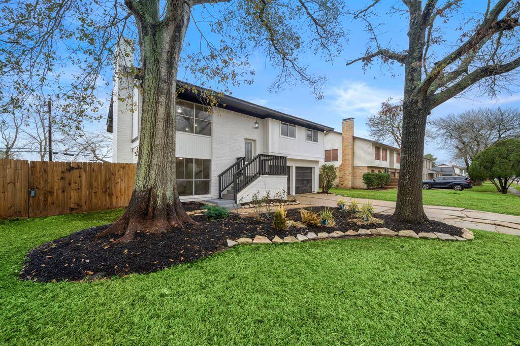 Friendswood, TX 77546,511 E Castle Harbour Drive