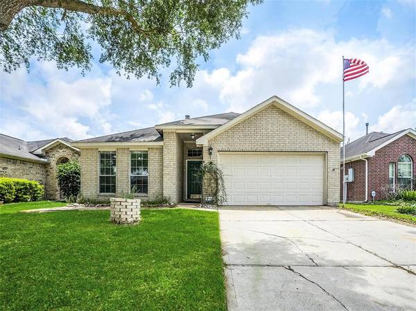 1815 Sherwood Forest CIR, League City, TX 77573