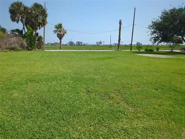 10015 Copilot LN, Galveston, TX 77554