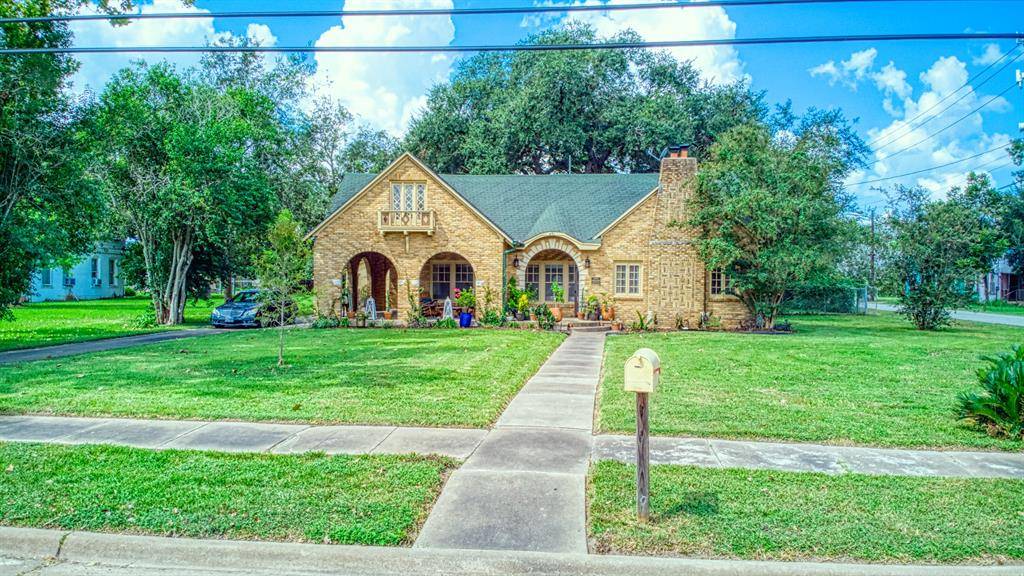 401 Lucky LN, Wharton, TX 77488