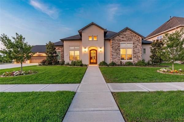 1701 Avery LN, Friendswood, TX 77546