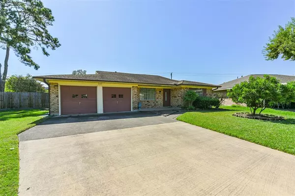 4225 Iris LN,  Deer Park,  TX 77536