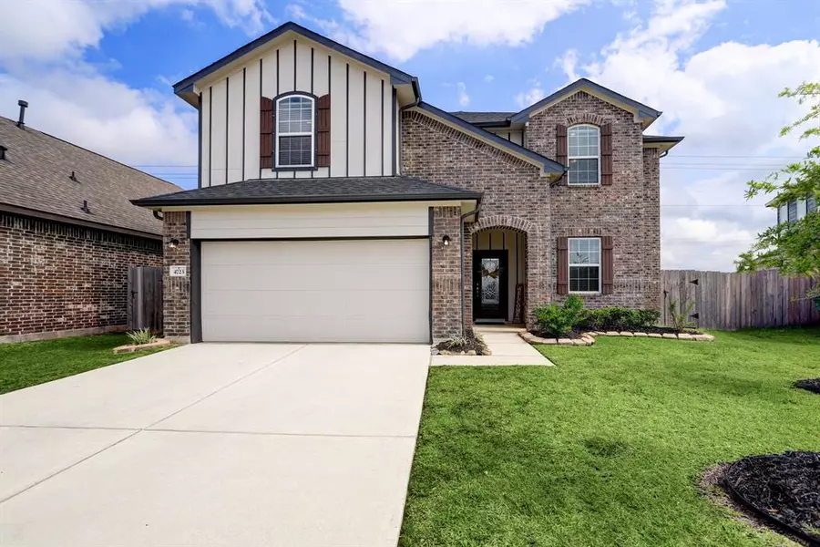 4723 Painted Bunting LN, Baytown, TX 77521