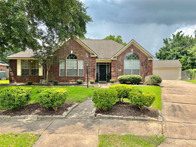 266 Plum CIR, Lake Jackson, TX 77566