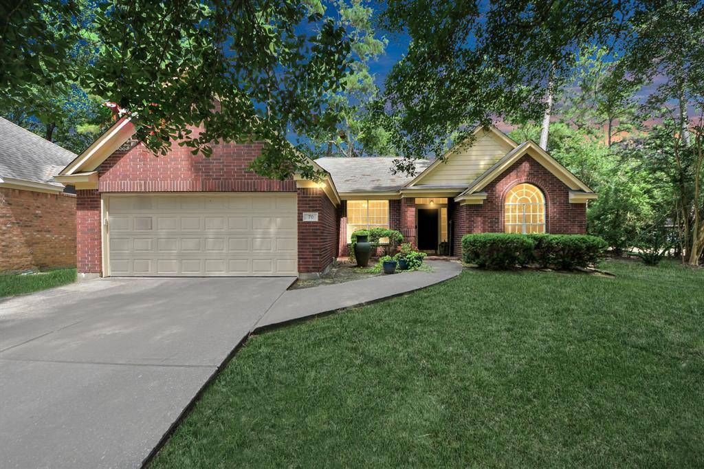 70 N Lace Arbor DR, The Woodlands, TX 77382