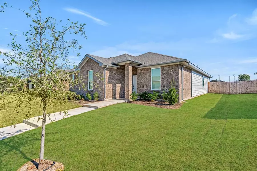 1427 Marvin Gardens, Lancaster, TX 75134