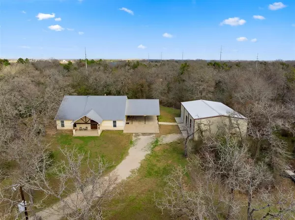 8952 Gibbons Creek RD, Anderson, TX 77830