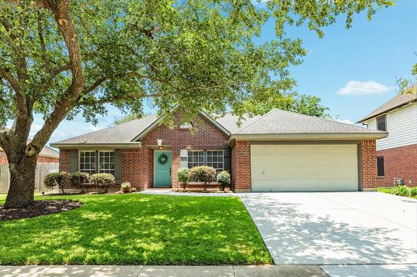 3230 Lee CIR, Pearland, TX 77581