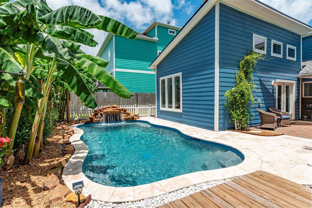 1017 Forest RD, Clear Lake Shores, TX 77565