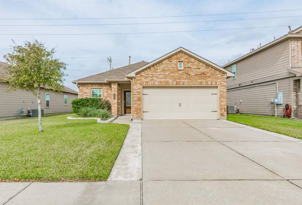 332 Apache Field LN, La Marque, TX 77568