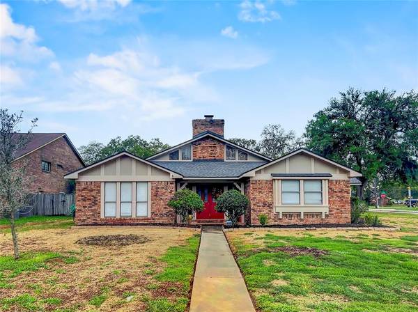 315 Arrowwood ST, Lake Jackson, TX 77566