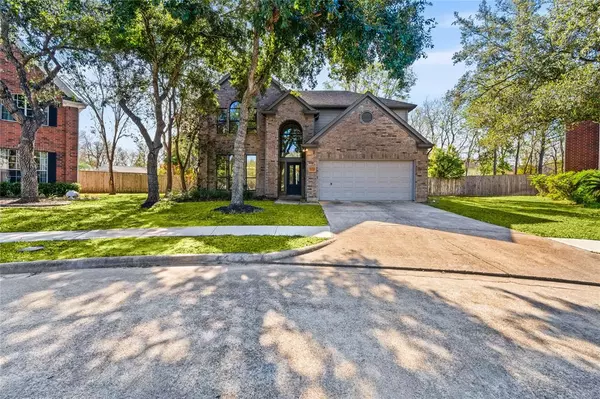 Sugar Land, TX 77479,502 Deer Hollow DR